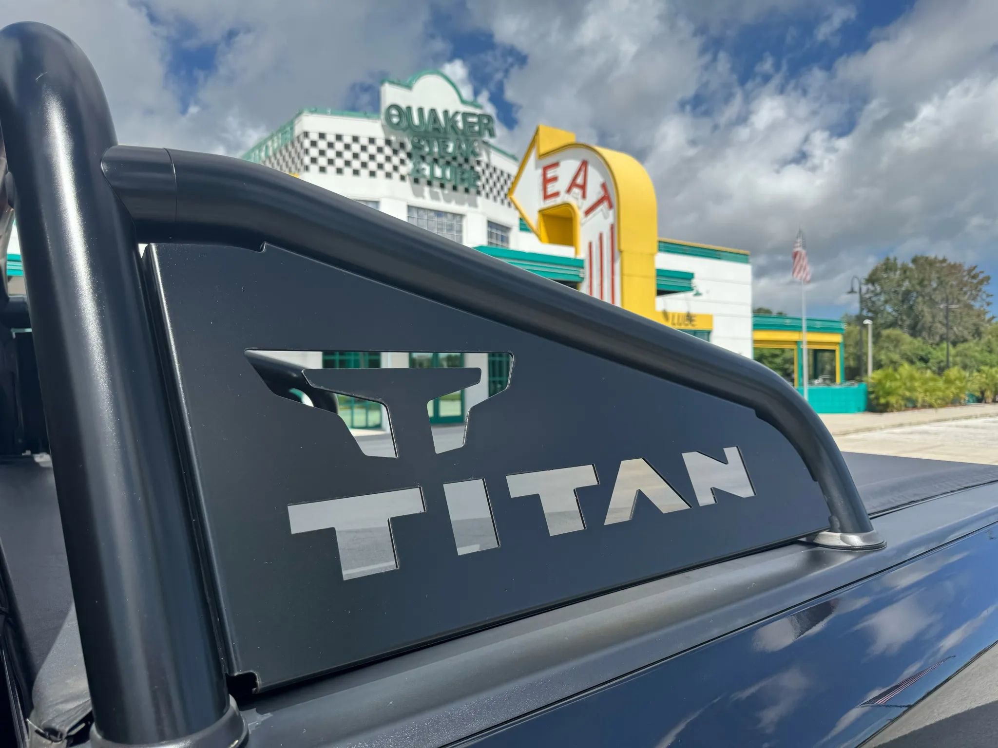 Used 2021 Nissan Titan SV w/ SV Convenience Package image 4