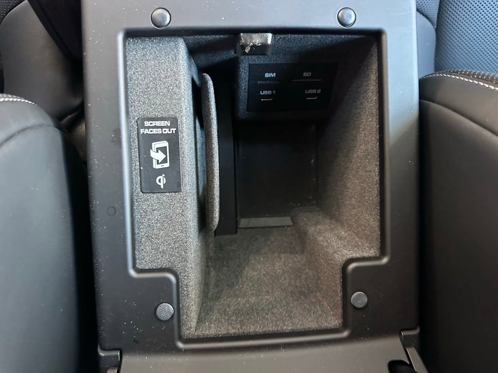 Certified 2025 Porsche Macan T image 27