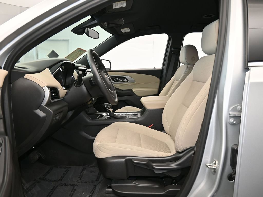 Used 2022 Chevrolet Traverse LS image 11