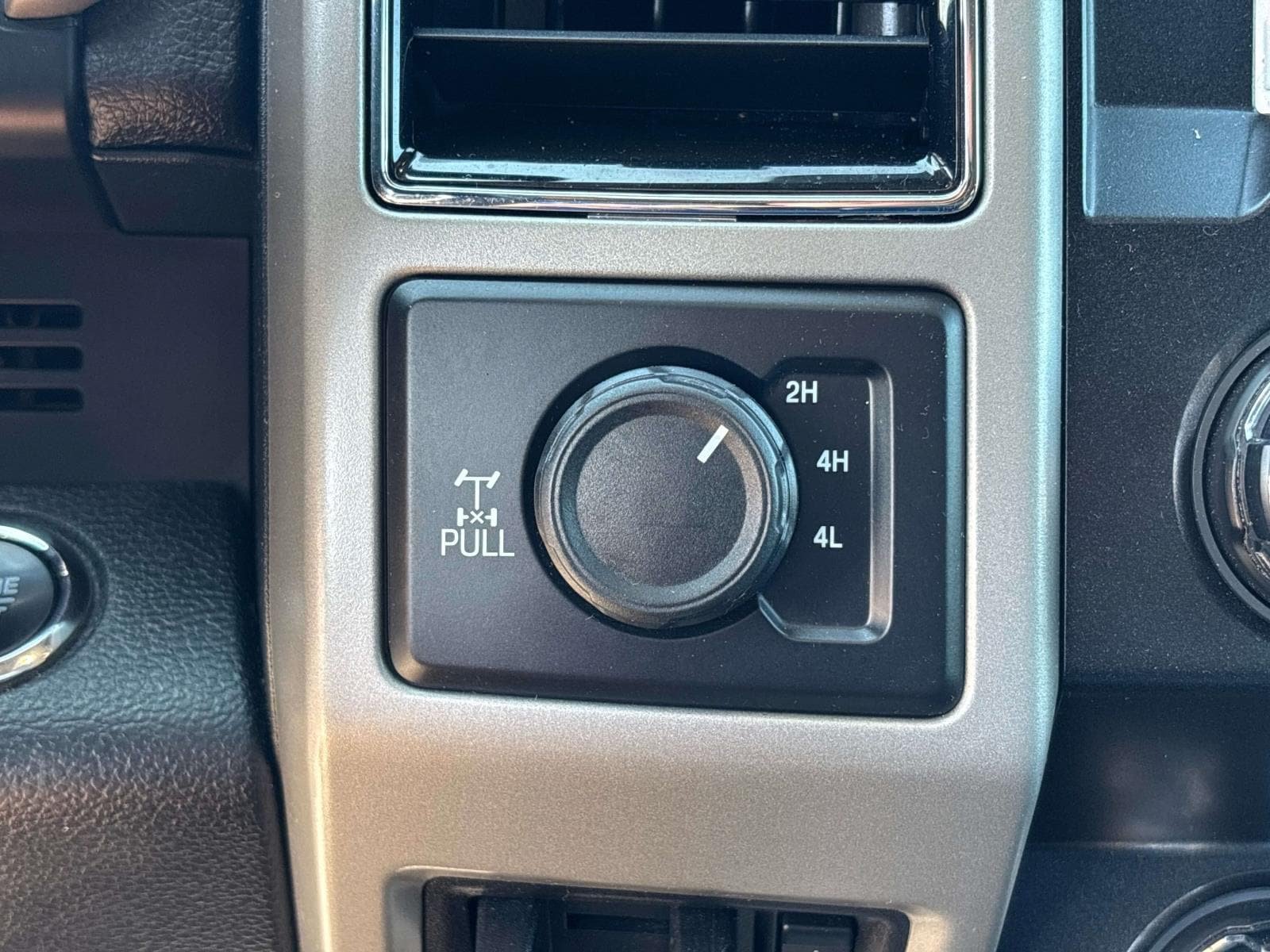 Used 2019 Ford F350 Lariat w/ Lariat Ultimate Package AWD/4WD image 25