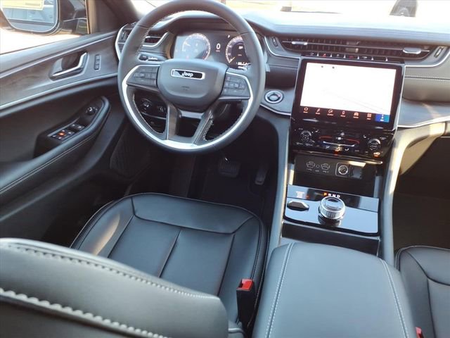 New 2025 Jeep Grand Cherokee Limited image 4