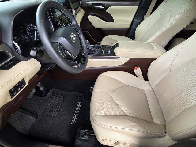 Certified 2021 Toyota Highlander Limited image 6