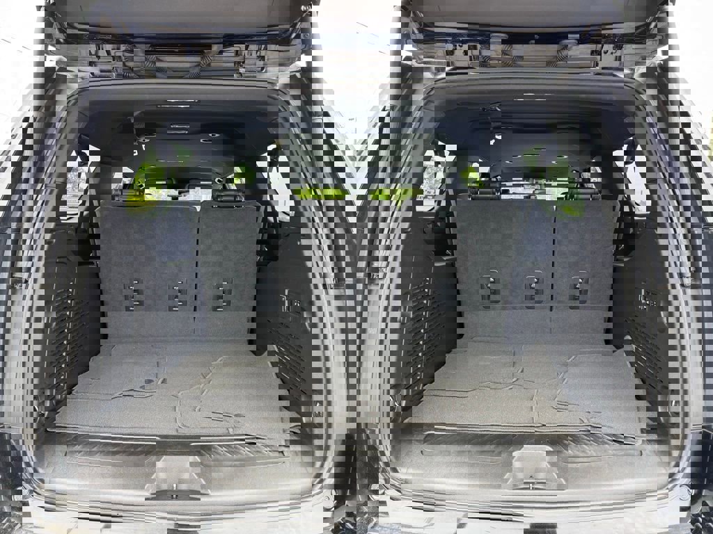 Used 2023 Chevrolet Suburban LT w/ Luxury Package AWD/4WD image 41