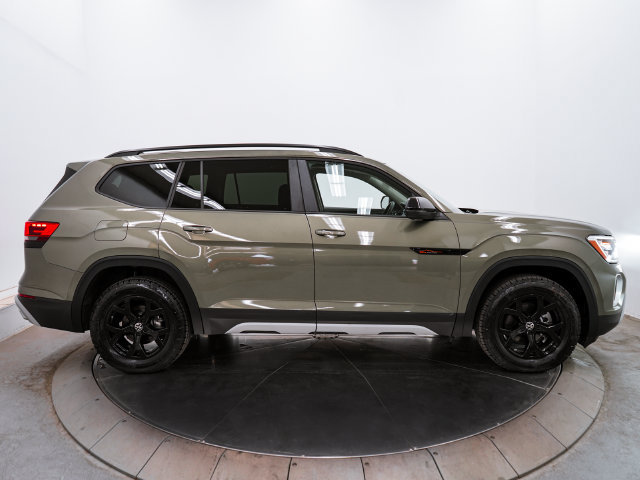 Used 2025 Volkswagen Atlas Peak Edition SE AWD/4WD image 8