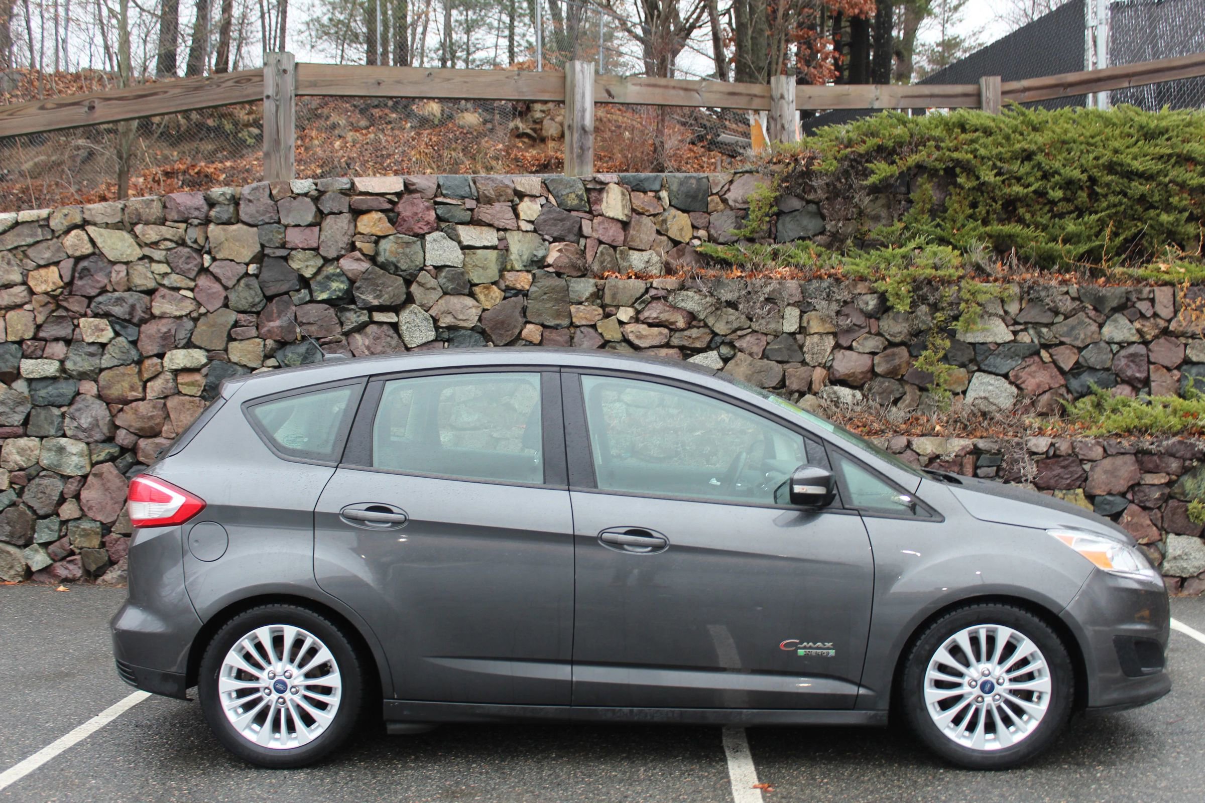 Used 2017 Ford C-MAX Energi SE w/ Cold Weather Package FWD image 5