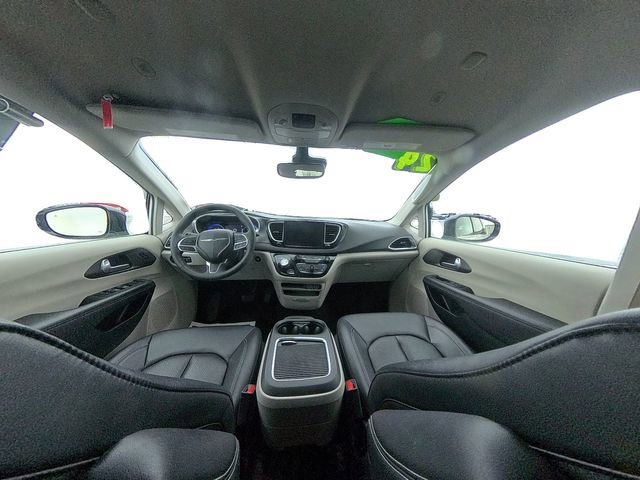 Used 2024 Chrysler Pacifica Touring-L image 33