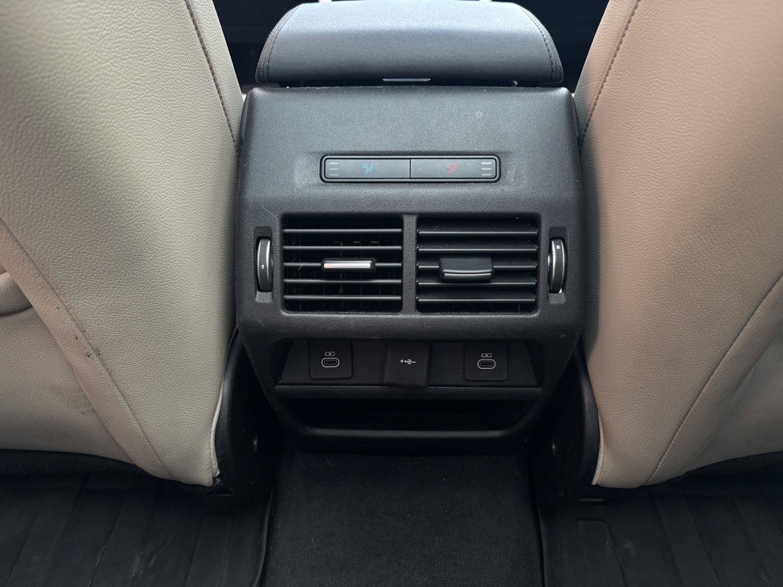 Used 2023 Land Rover Discovery Sport SE AWD/4WD image 27