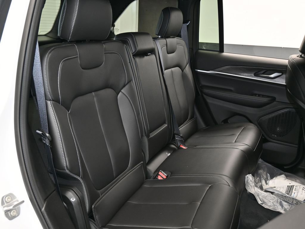 Used 2025 Jeep Grand Cherokee Limited image 43