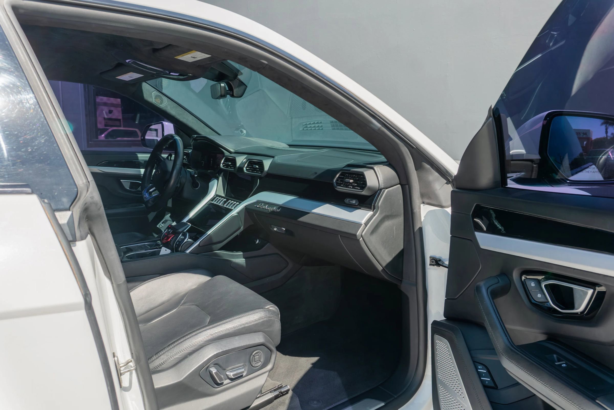 Used 2019 Lamborghini Urus AWD/4WD image 52