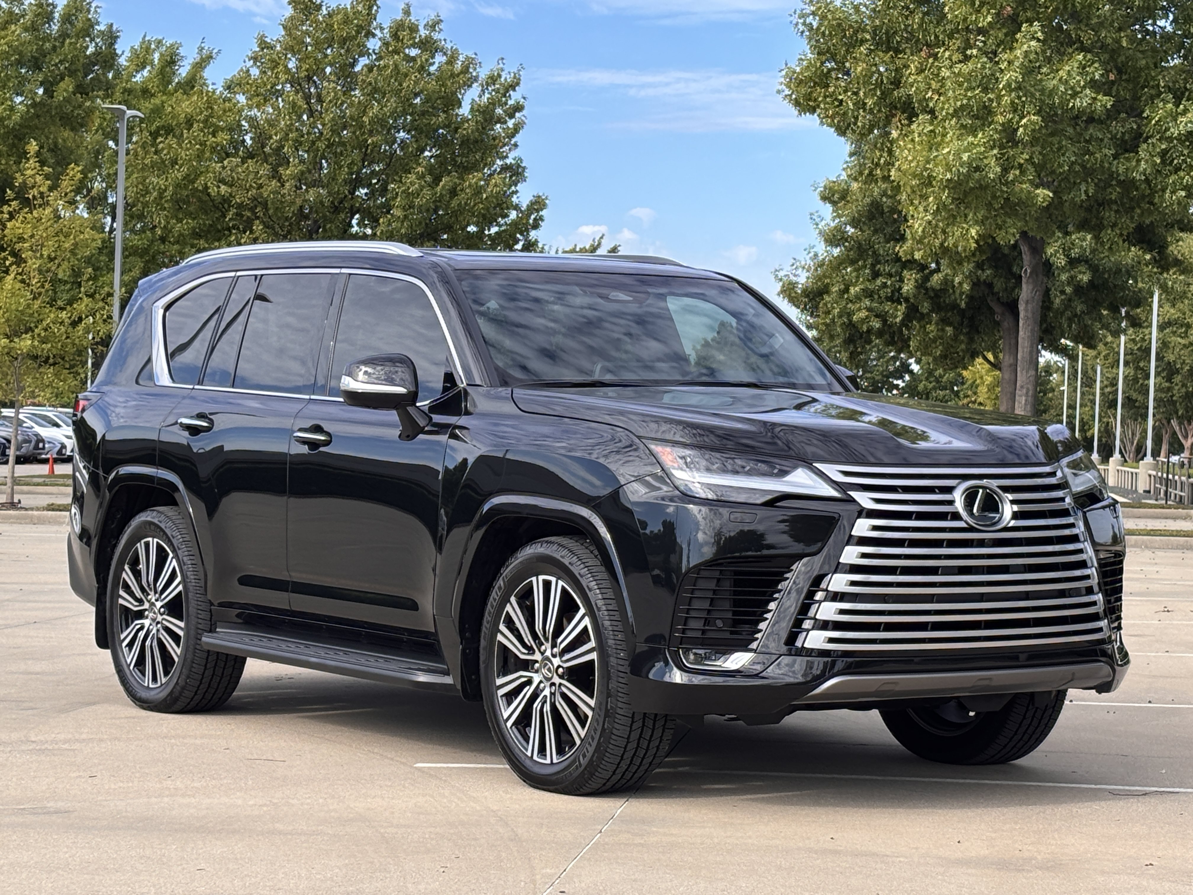 Certified 2026 Lexus LX 600 4WD w/ Accessory Package (Z1) image 5