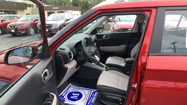 Used 2024 Hyundai Venue SEL FWD image 9
