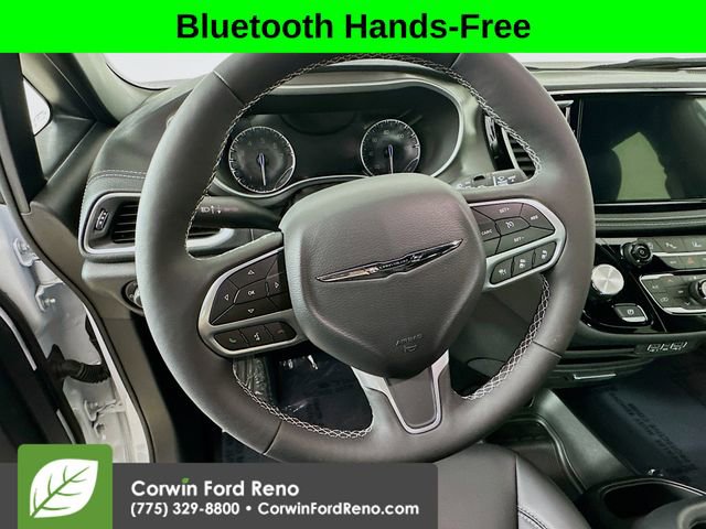 Used 2025 Chrysler Pacifica Select AWD/4WD image 11