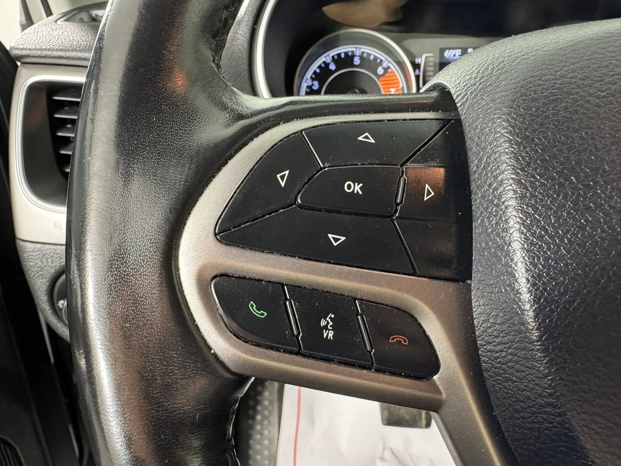 Used 2019 Jeep Cherokee Latitude w/ Cold Weather Group AWD/4WD image 15