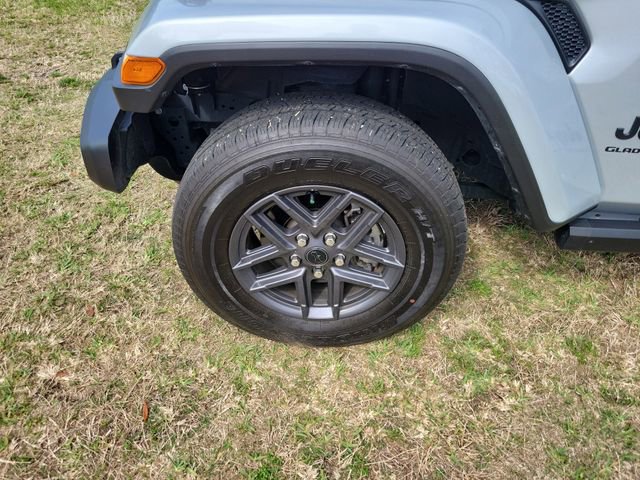 Used 2024 Jeep Gladiator Sport image 5