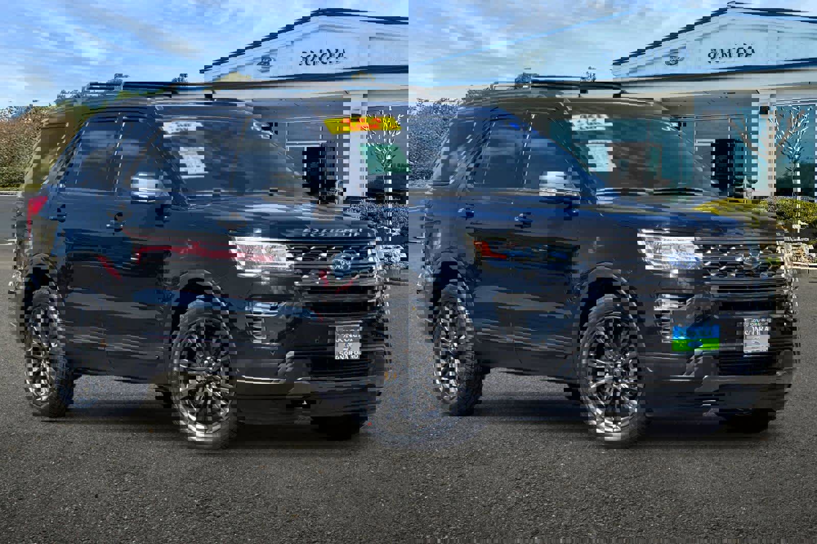 Used 2018 Ford Explorer XLT w/ Equipment Group 202A image 2