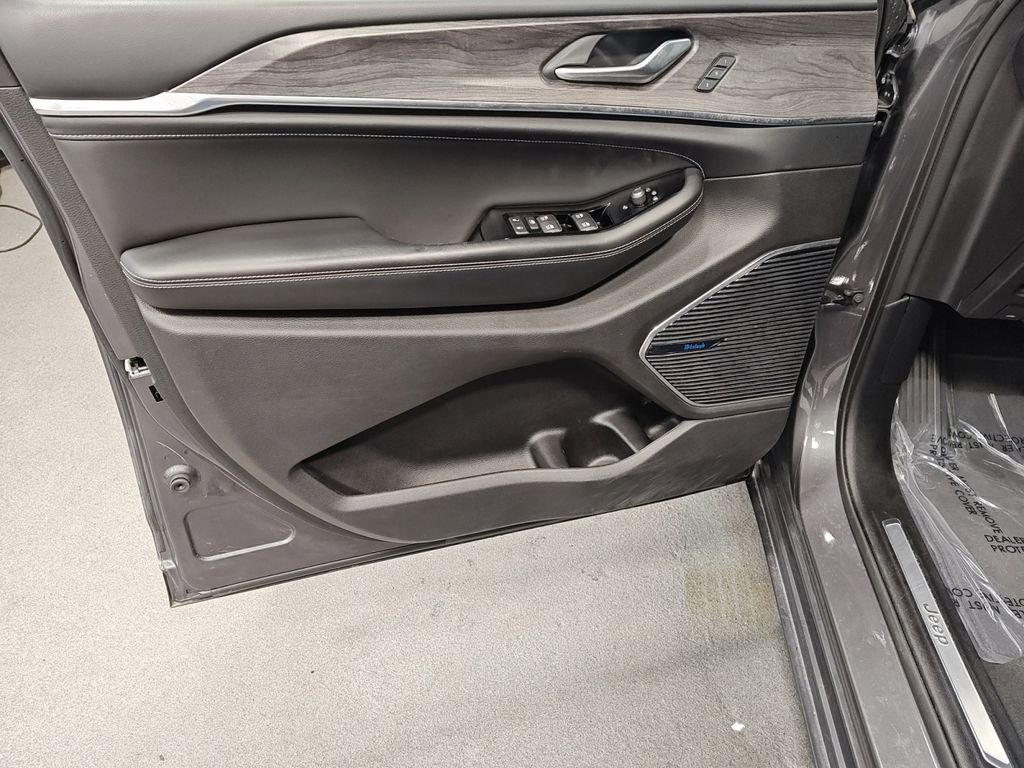 Used 2022 Jeep Grand Cherokee Overland image 17