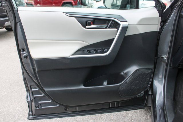 Used 2023 Toyota RAV4 XLE Premium image 10