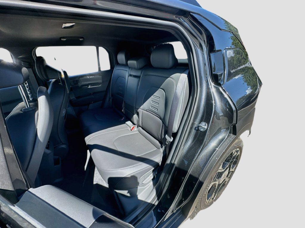 New 2027 Kia EV3 Land FWD image 25
