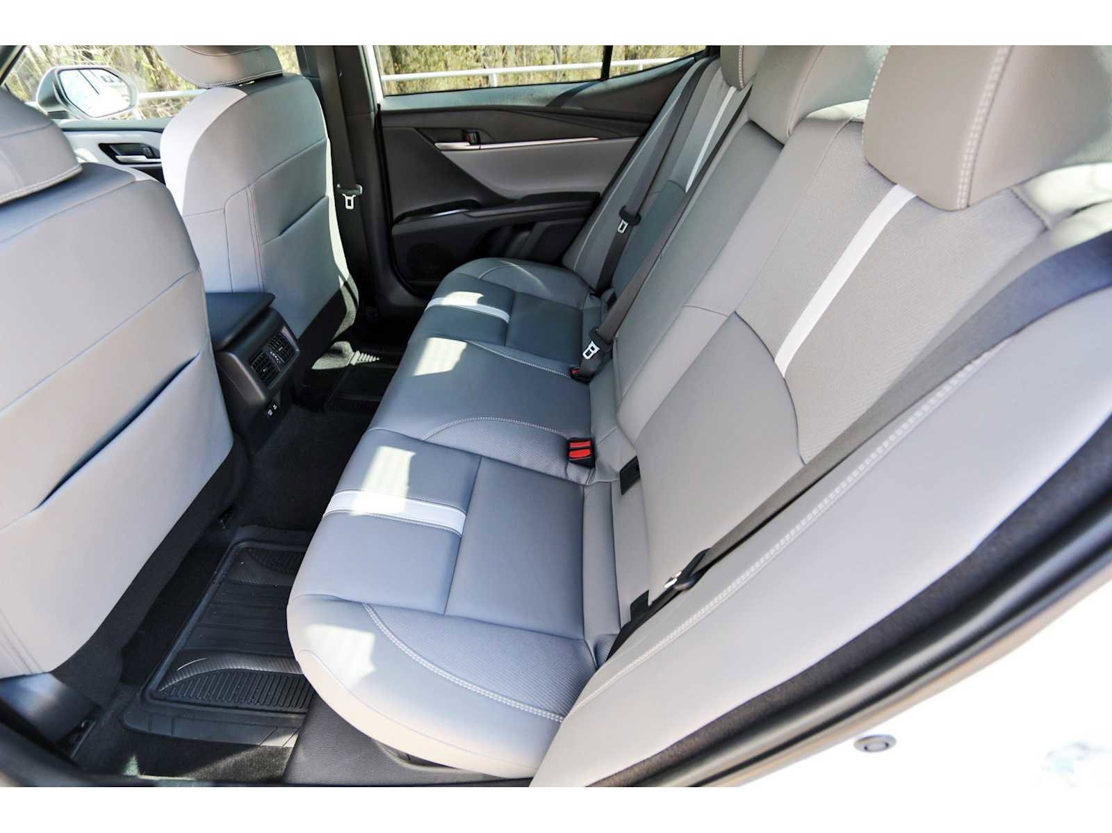 Used 2025 Toyota Camry SE image 12