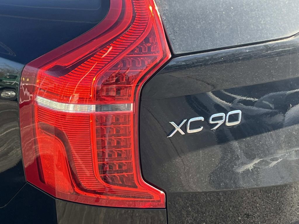 Used 2023 Volvo XC90 B6 Plus image 10