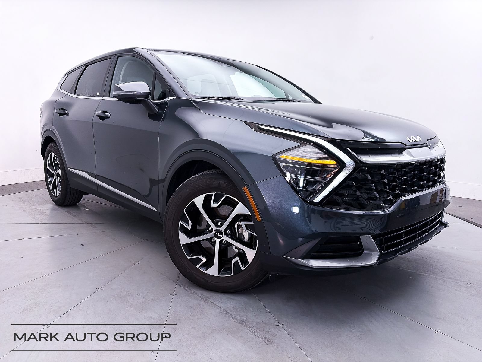 Used 2024 Kia Sportage EX FWD image 1