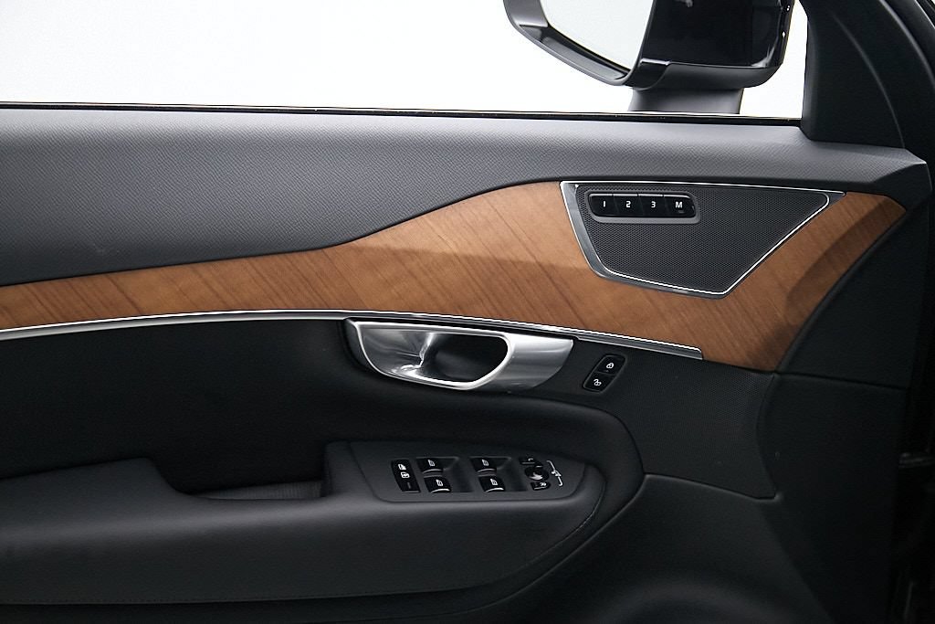 Certified 2024 Volvo XC90 T8 Plus AWD/4WD image 11