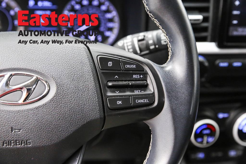 Used 2022 Hyundai Venue Limited image 16