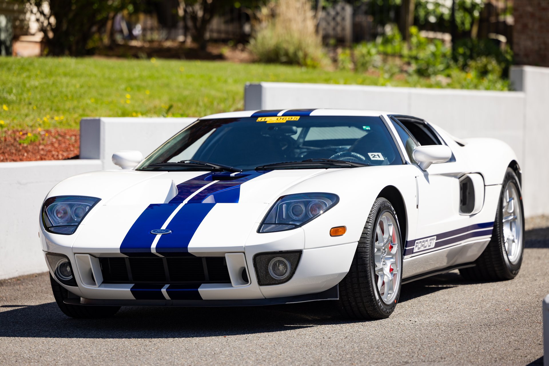 Used 2006 Ford GT RWD image 24