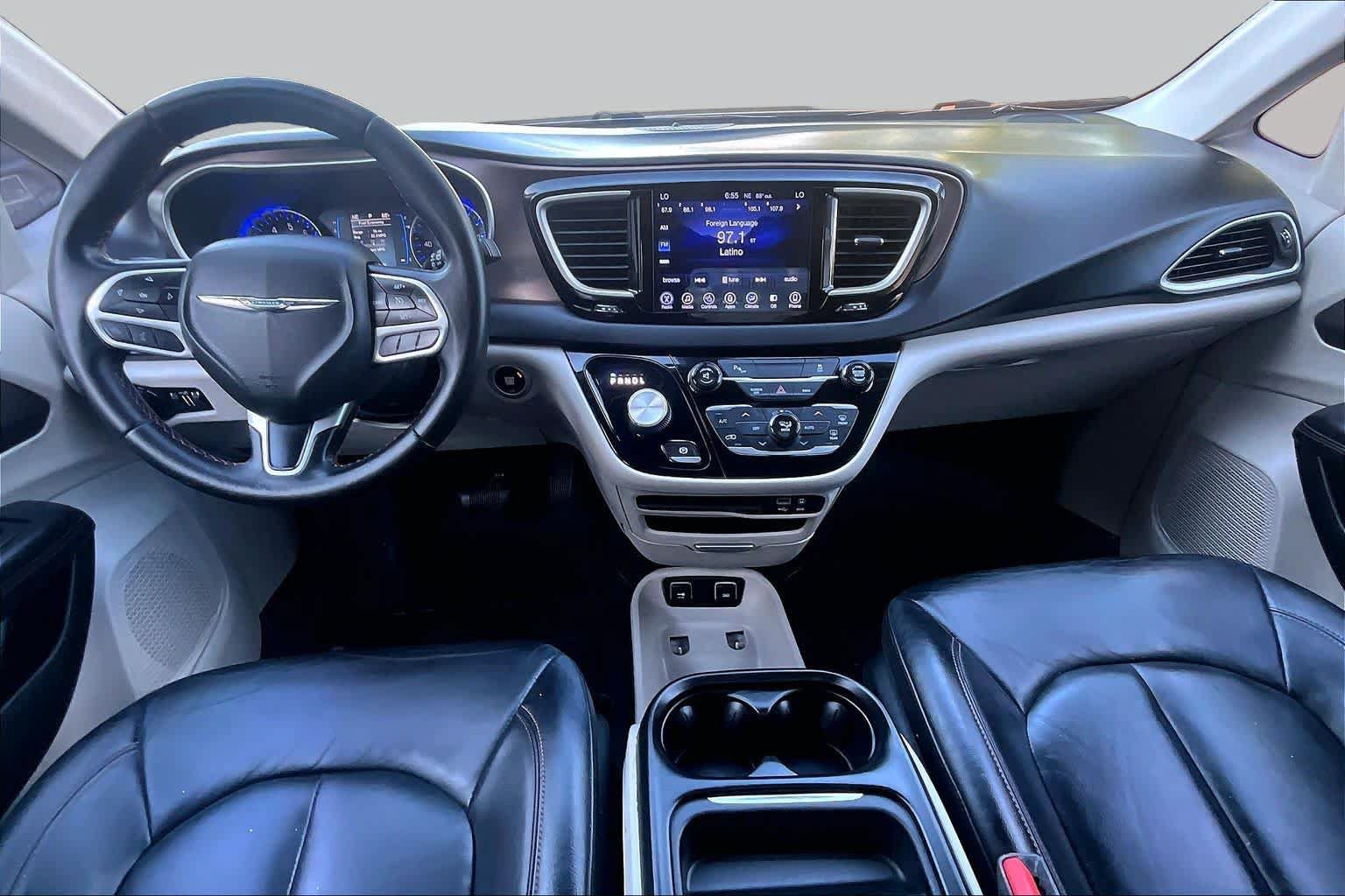 Used 2017 Chrysler Pacifica Touring-L FWD image 15