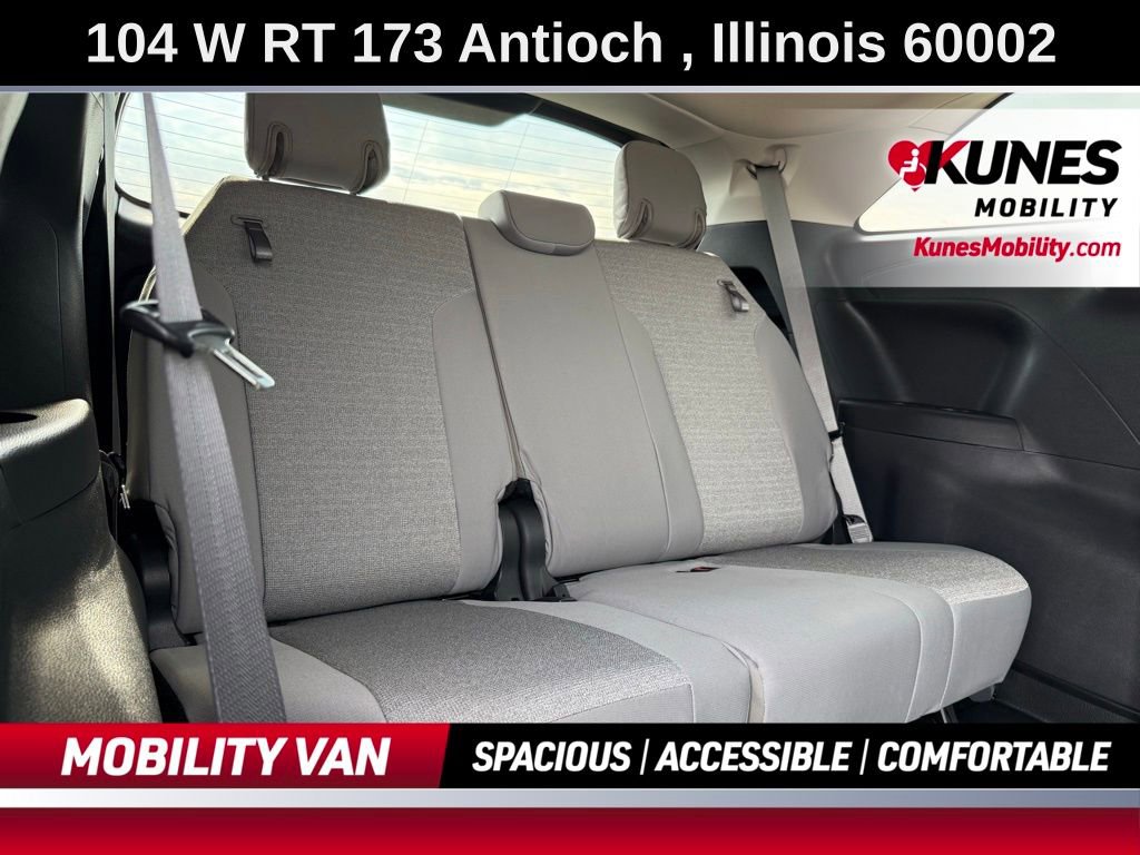 Used 2025 Toyota Sienna LE image 18