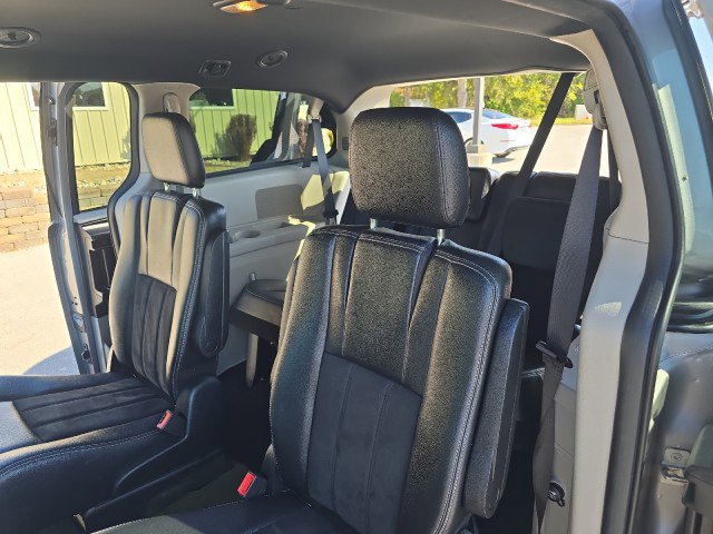 Used 2020 Dodge Grand Caravan SXT image 30