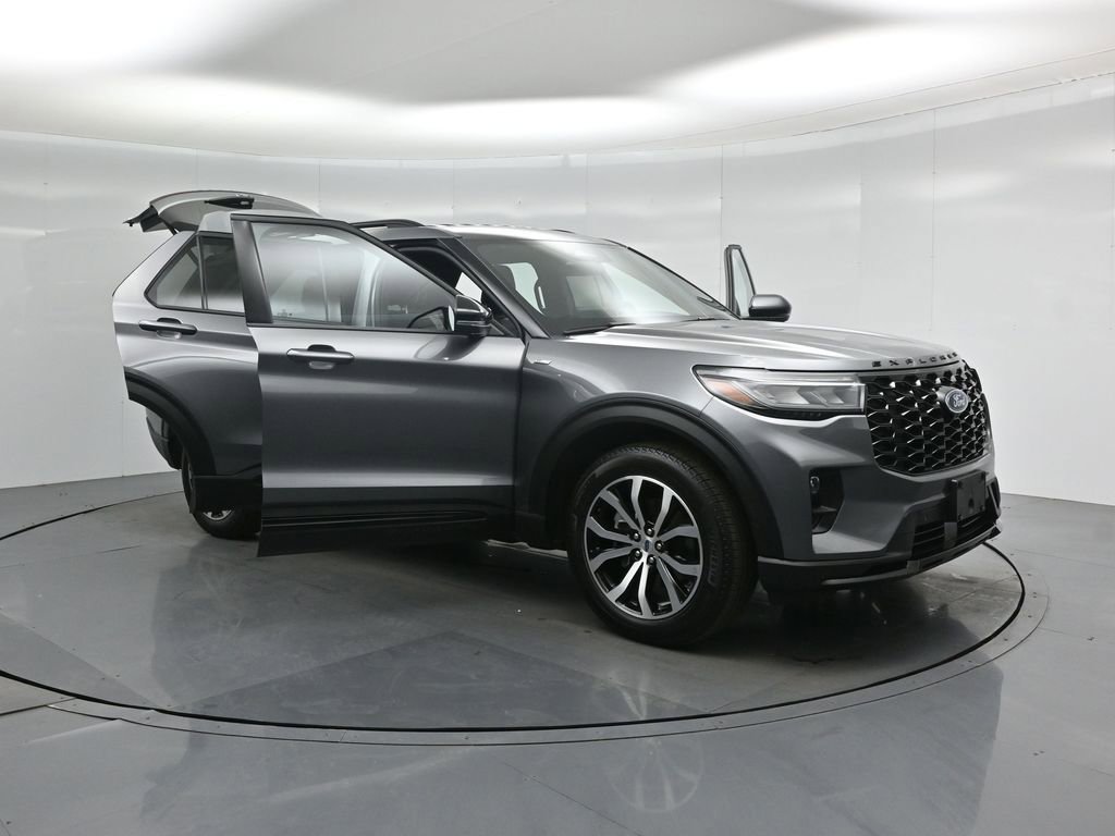 Used 2025 Ford Explorer ST-Line image 35