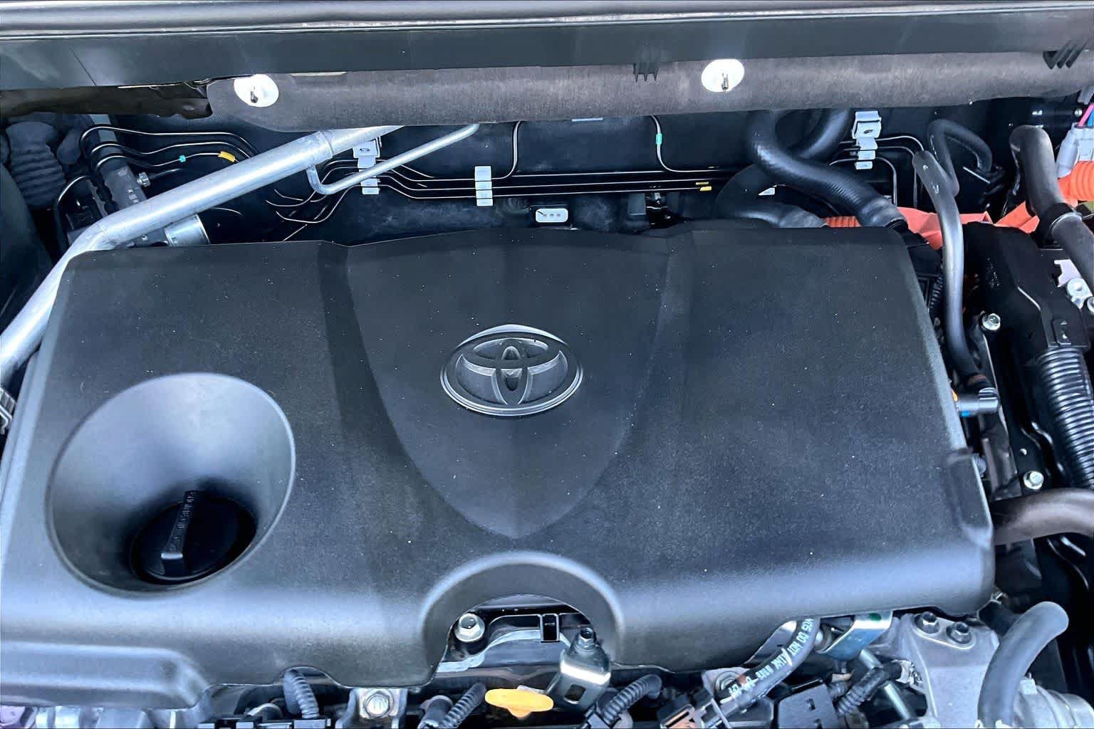Used 2025 Toyota RAV4 XLE AWD/4WD image 33