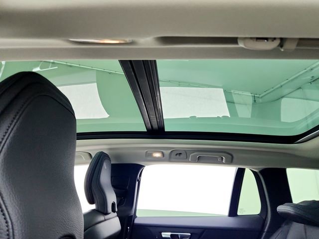 Certified 2025 Volvo V60 B5 Cross Country Plus image 22