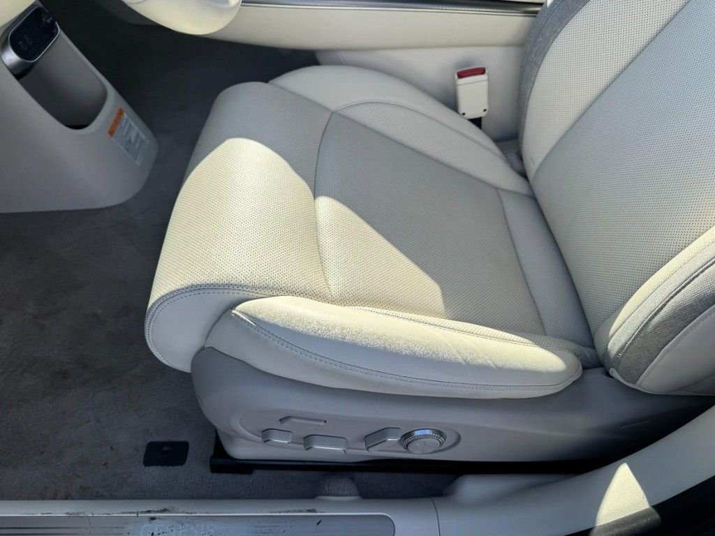 Certified 2025 Genesis GV60 Advanced image 17