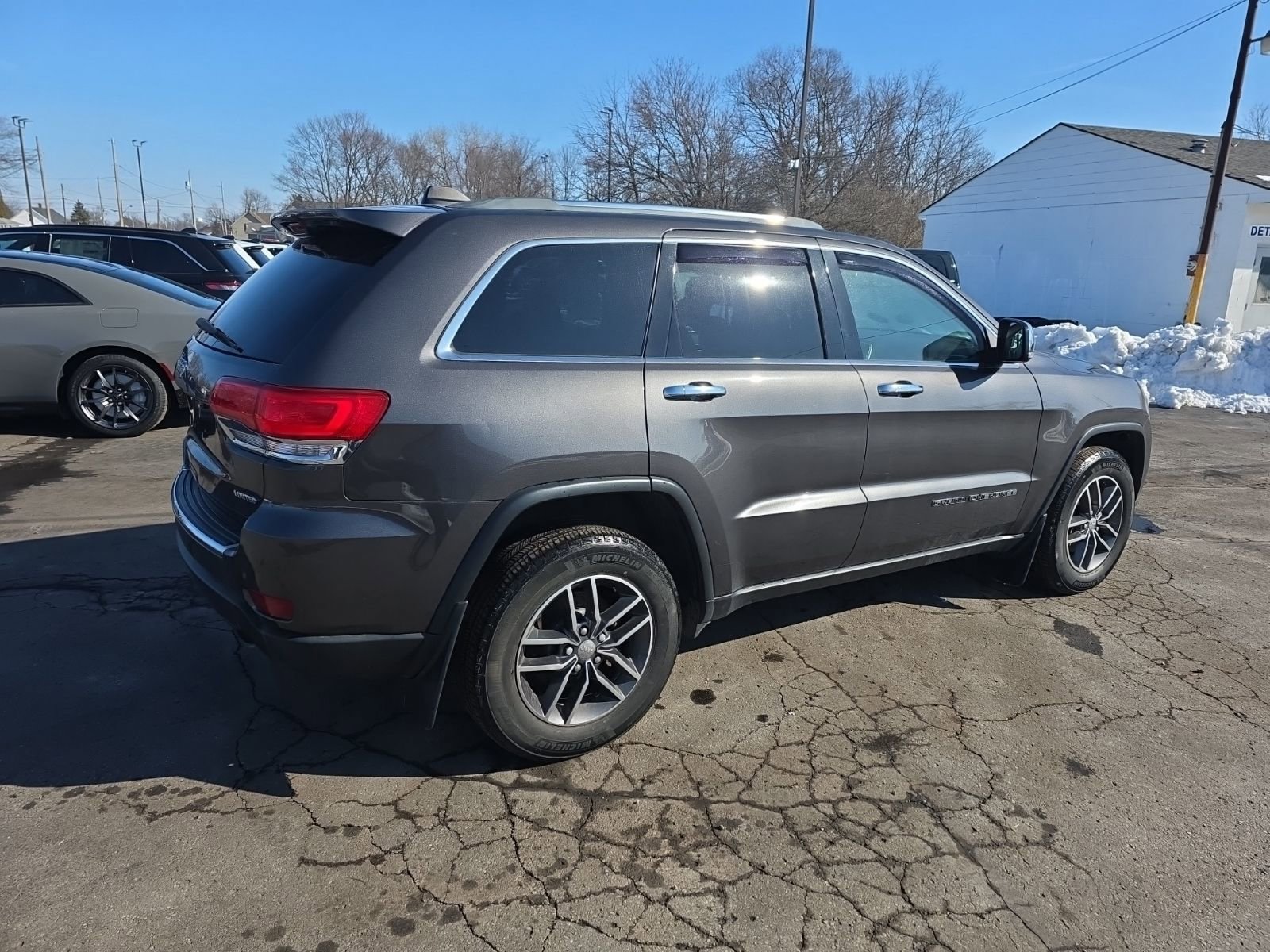 Used 2018 Jeep Grand Cherokee Limited image 3