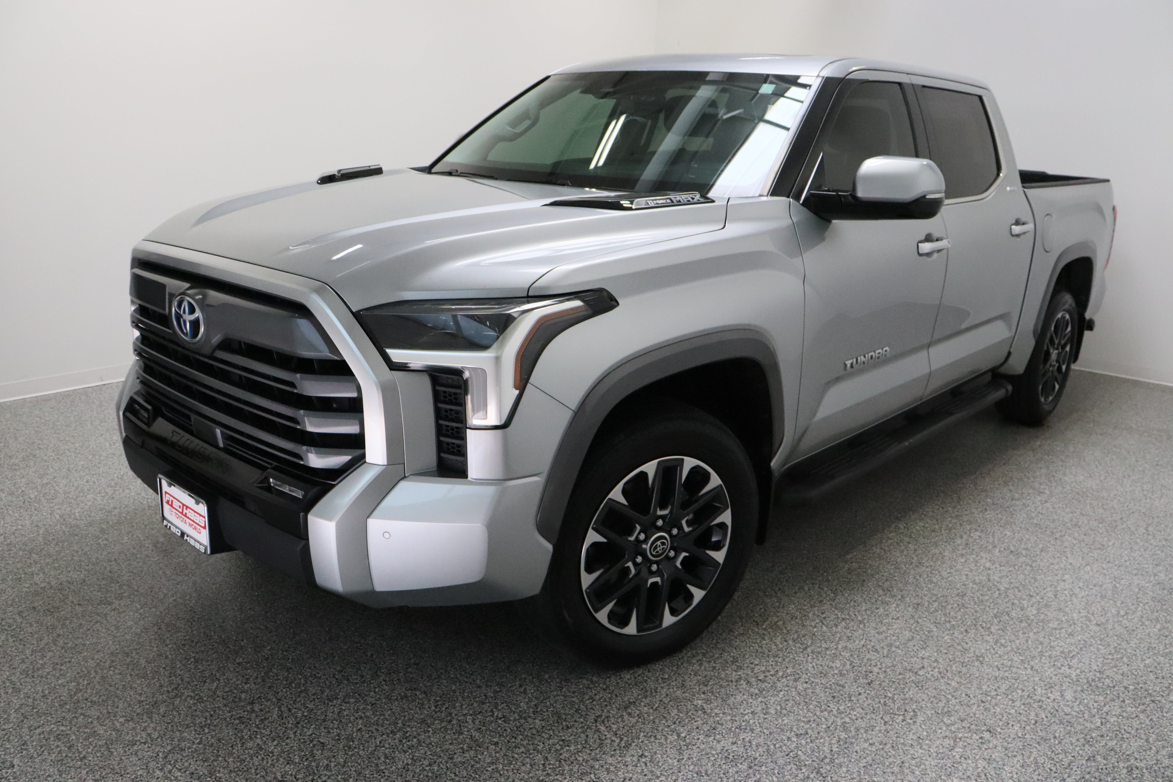 Used 2024 Toyota Tundra Limited w/ Power Package AWD/4WD image 2