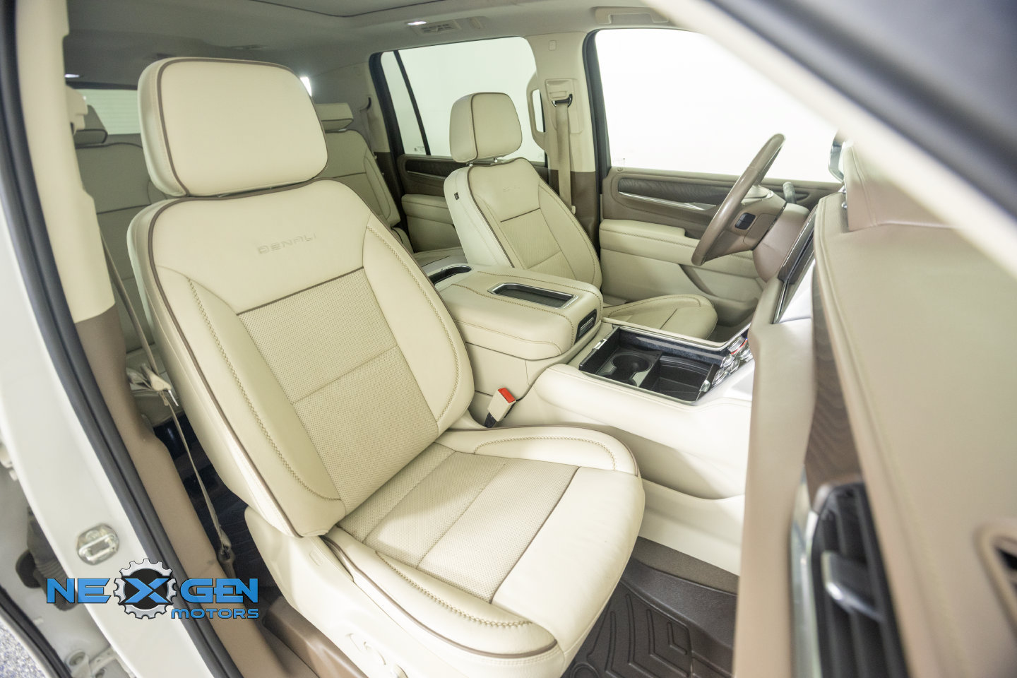 Used 2022 GMC Yukon XL Denali AWD/4WD image 10