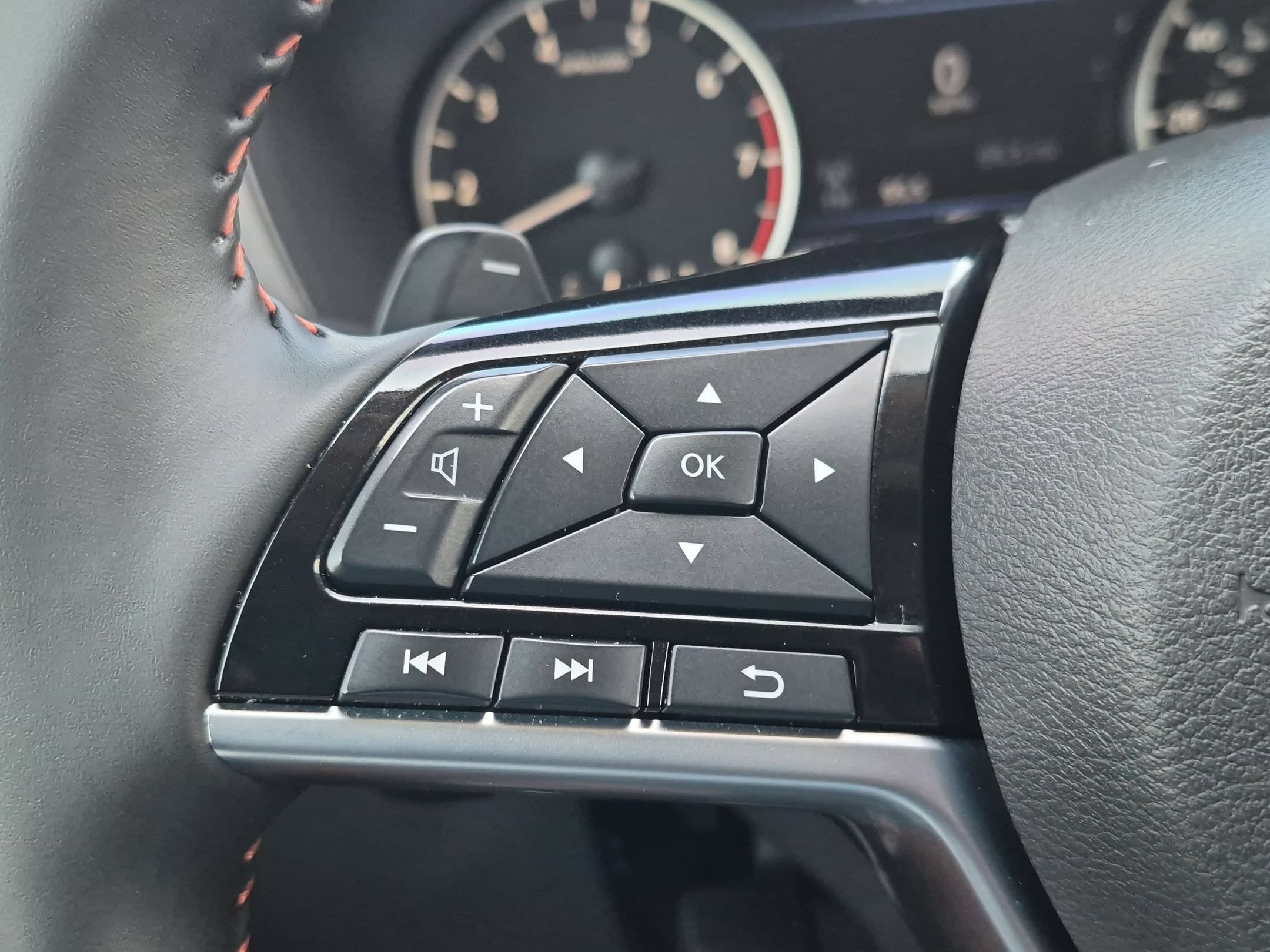 Used 2025 Nissan Altima 2.5 SR w/ SR Premium Package FWD image 14