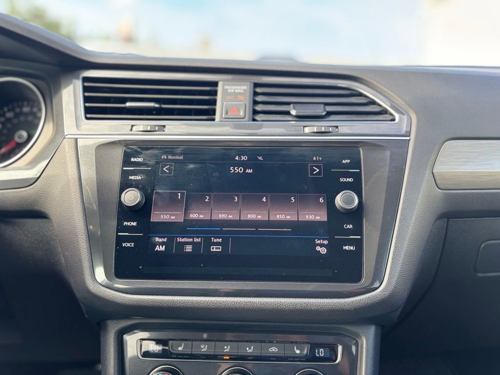 Used 2018 Volkswagen Tiguan SE w/ Panoramic Sunroof Package AWD/4WD image 23