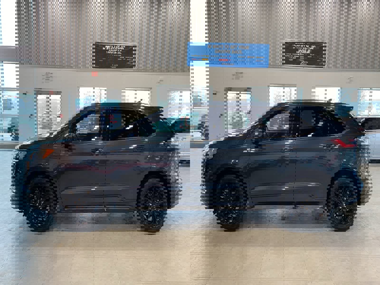 Used 2023 Ford Edge ST-Line image 2