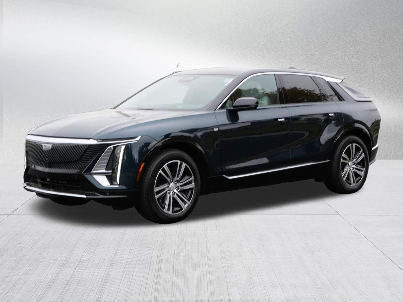 Used 2026 Cadillac Lyriq Luxury w/ LPO, Floor Liner Package AWD/4WD image 3