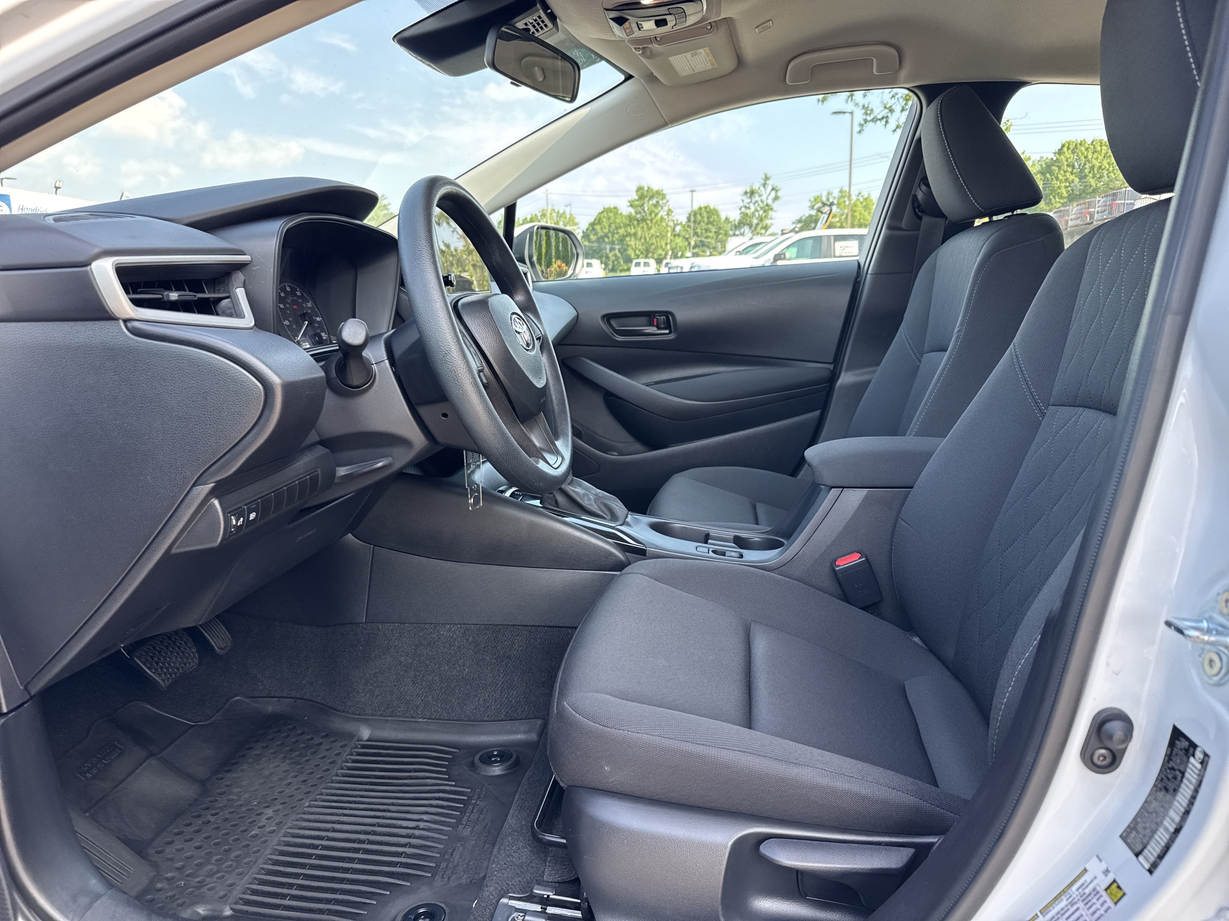 Used 2025 Toyota Corolla LE FWD image 16