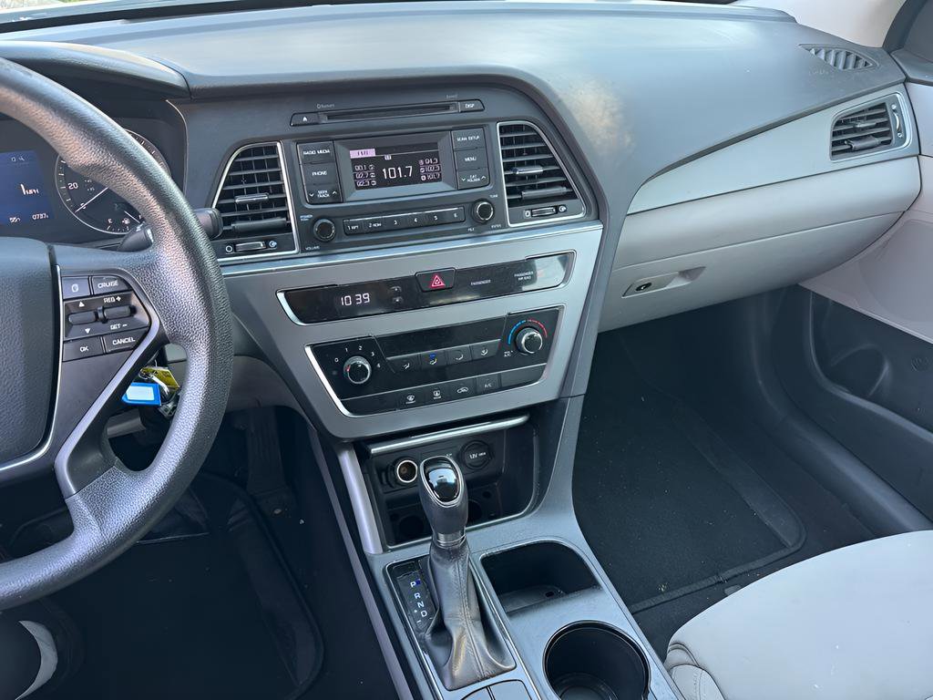 Used 2017 Hyundai Sonata SE image 25