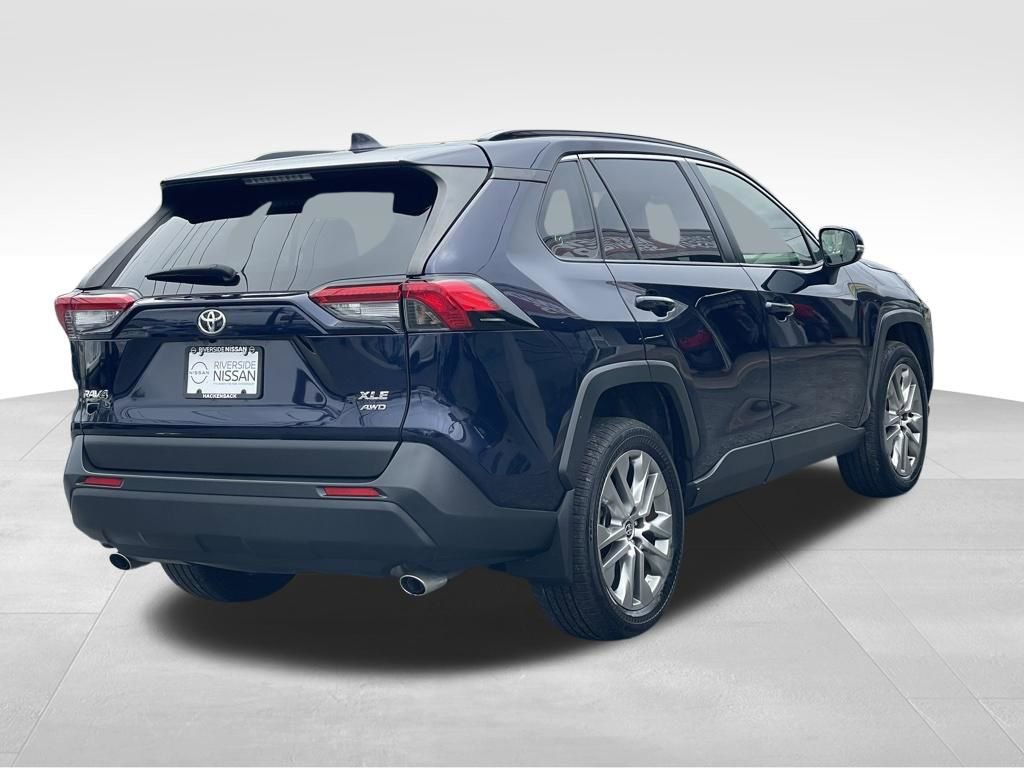 Used 2021 Toyota RAV4 XLE Premium AWD/4WD image 4