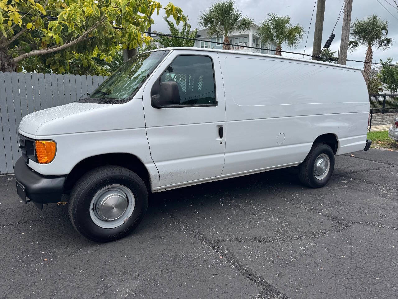 Used 2006 Ford E-250 and Econoline 250 Extended RWD image 12