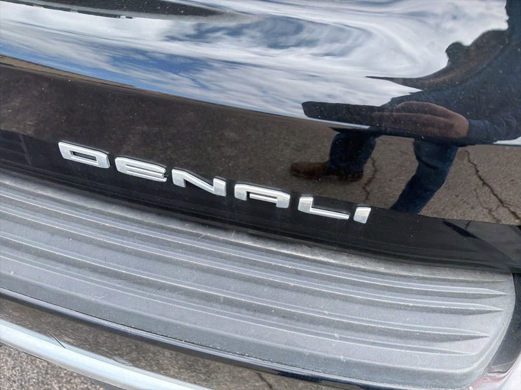Used 2023 GMC Yukon XL Denali AWD/4WD image 8
