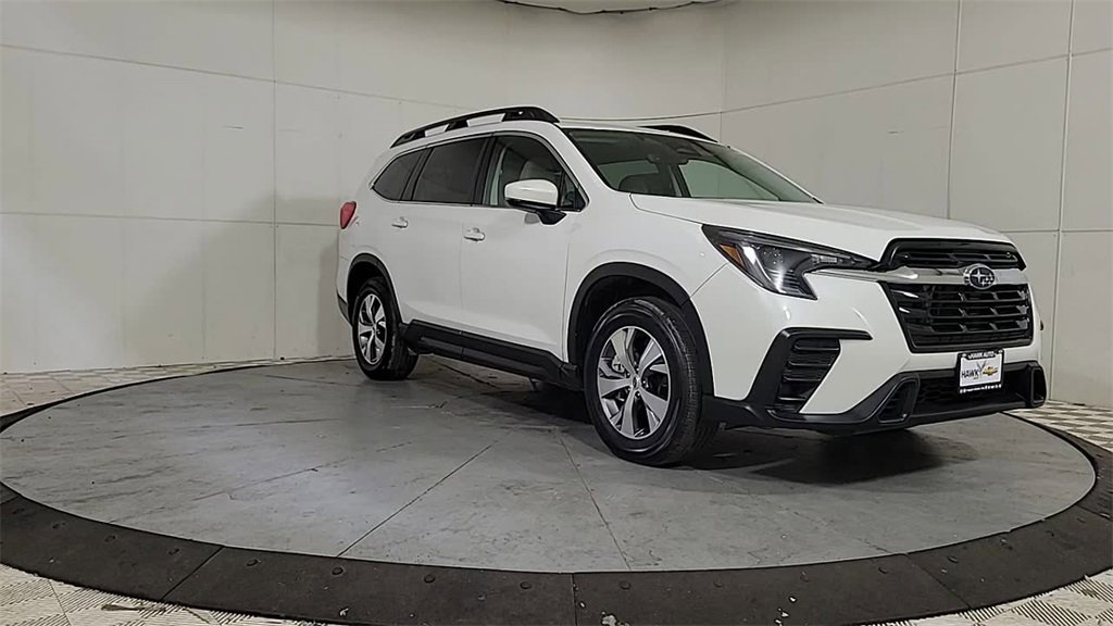 Used 2024 Subaru Ascent Premium w/ Convenience Package image 2