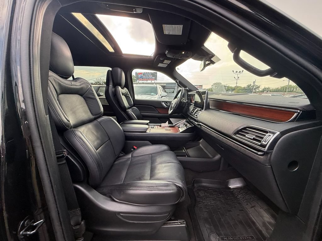 Used 2020 Lincoln Navigator Reserve w/ Luxury Package AWD/4WD image 25