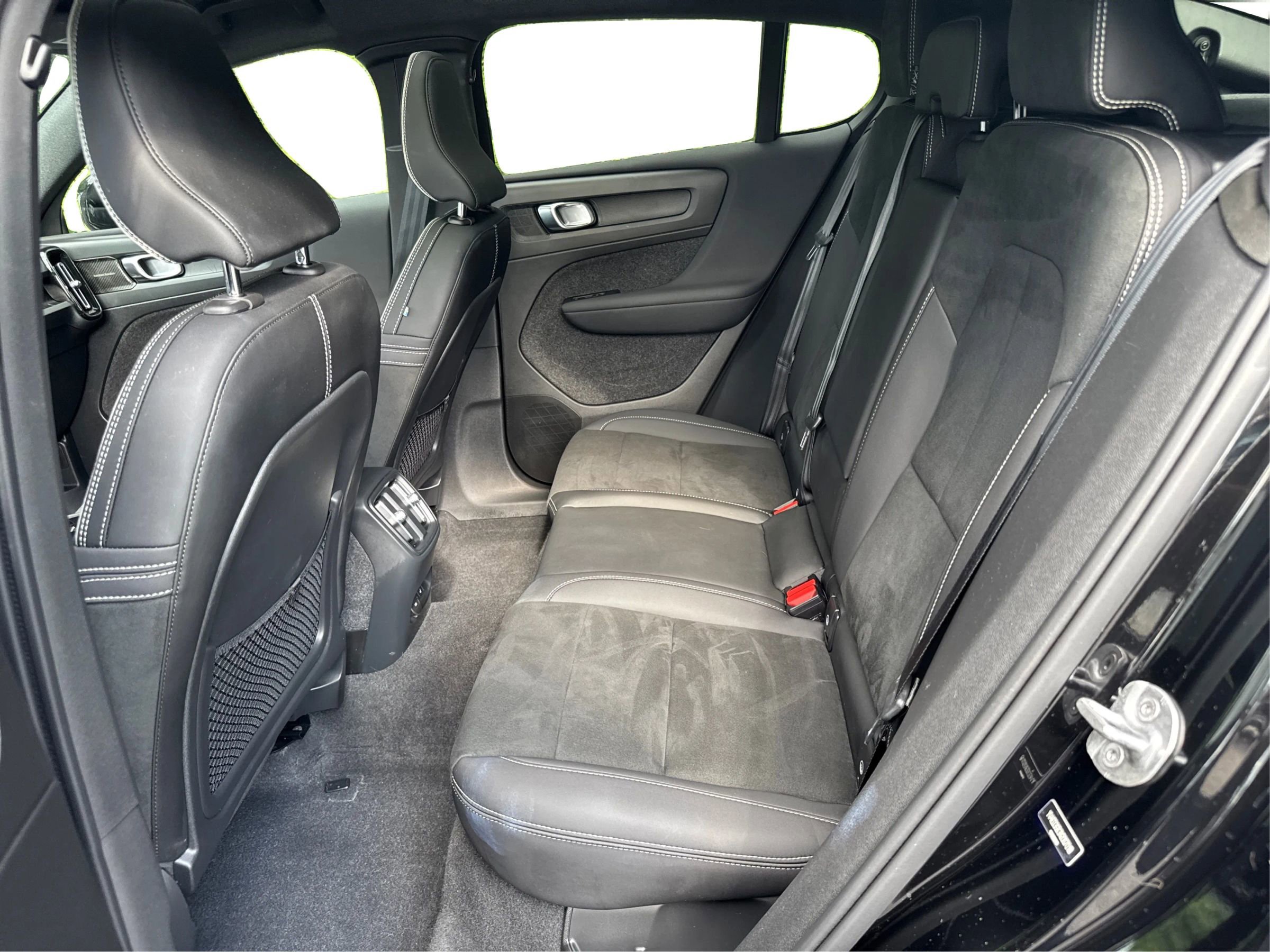 Used 2022 Volvo C40 P8 Recharge Ultimate image 13